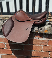 Load image into Gallery viewer, Pony Saddle - 15.5&quot;
